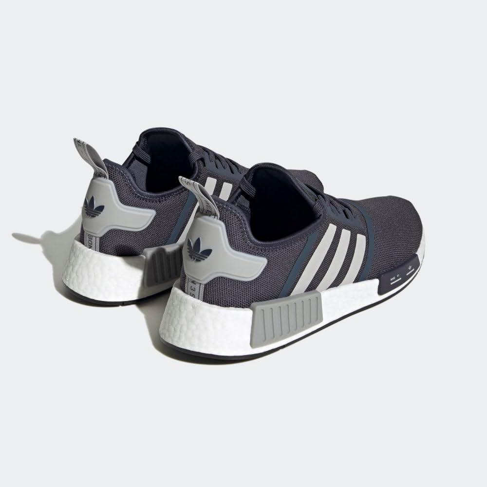Detailansicht Von Mesh- Und Lederkombination Bei Einem Sportschuh