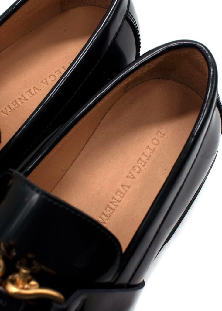👞 Bottega Veneta Mokassins für Herren – Secondhand Luxus zum Spitzenpreis 4 Originalverpackung der Bottega Veneta Mokassins mit Logo und Schuhen innenliegend