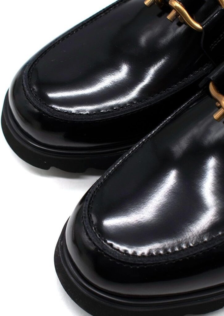 👞 Bottega Veneta Mokassins für Herren – Secondhand Luxus zum Spitzenpreis 5 Blick von oben auf das Paar Bottega Veneta Mokassins – elegante Verarbeitung sichtbar