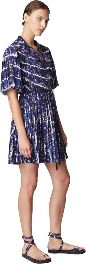 Model trägt das Altuzarra Tosher Kleid – festliches Kleid für Damen