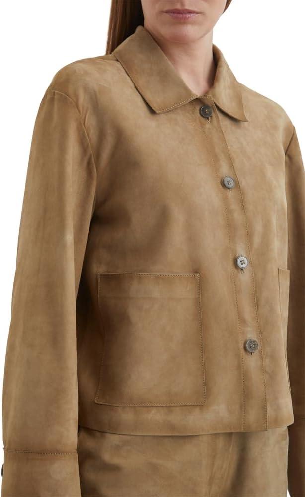 Model Trägt Die Jacke Mit Weißer Bluse