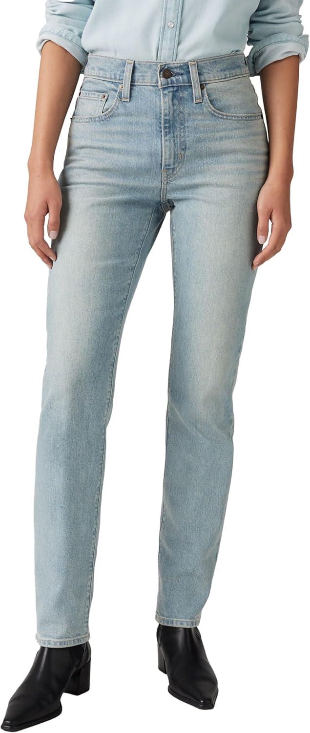 Levi'S 724 High Rise Jeans Getragen Von Frau Im Alltag