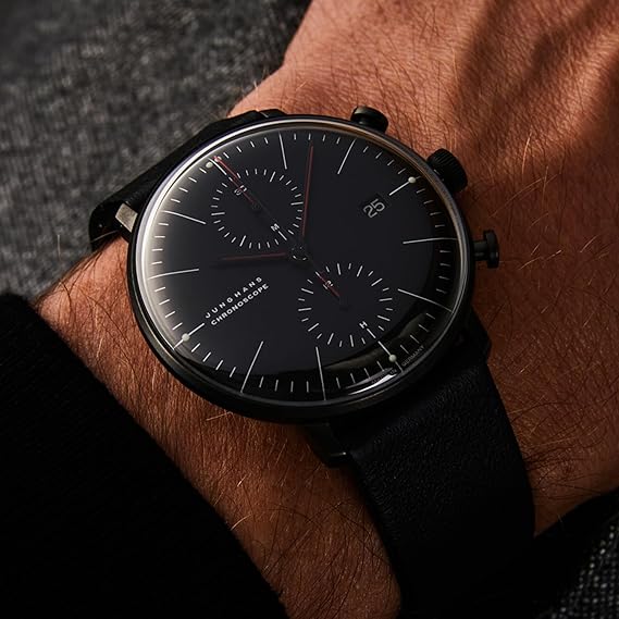 Zeitlose Eleganz: JUNGHANS max Bill Chronoscope im Fokus 2 Junghans Max Bill Chronoscope Herrenuhr – Minimalistisches Bauhaus-Design In Schwarz Mit Roten Akzenten