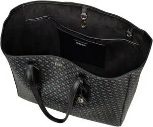 Eleganz Trifft Alltag: Der Boss Liriel Shopper In Schwarz-In Der Heutigen Welt, In Der Stil Und Funktionalität Hand In Hand Gehen, Ist Der Boss Liriel Shopper In Schwarz Die Perfekte Lösung Für Modebewusste Frauen, Die Eleganz Und Alltagstauglichkeit Miteinander Verbinden Möchten. Dieses Exquisite Accessoire Ist Nicht Nur Ein Hingucker, Sondern Auch Ein Praktischer Begleiter, Der Sie Durch Den Tag Trägt – Von Der Arbeit Bis Zum Abendessen. Lassen Sie Uns Einen Blick Auf Die Wunderbaren Eigenschaften Dieses Shopper Werfen, Der Ihr Leben Bereichern Wird.

Stilvoll Durch Den Alltag: Der Boss Liriel Shopper In Schwarz

Der Boss Liriel Shopper In Schwarz Ist Mehr Als Nur Eine Tasche – Er Ist Ein Statement. Mit Seinem Zeitlosen Design Und Der Hochwertigen Verarbeitung Zieht Er Alle Blicke Auf Sich. Die Klaren Linien Und Das Schlichte, Elegante Erscheinungsbild Machen Ihn Zur Idealen Wahl Für Jeden Anlass. Egal, Ob Sie Im Büro Sind Oder Ein Treffen Mit Freunden Haben, Der Shopper Fügt Sich Nahtlos In Ihr Outfit Ein Und Verleiht Ihnen Einen Hauch Von Raffinesse.

Ein Weiterer Großer Vorteil Des Liriel Shoppers Ist Seine Funktionalität. Mit Großzügigem Stauraum Bietet Er Ausreichend Platz Für All Ihre Täglichen Essentials – Vom Laptop Über Bücher Bis Hin Zu Kosmetikartikeln. Die Praktische Innenaufteilung Sorgt Dafür, Dass Alles Seinen Platz Hat Und Leicht Zugänglich Ist. So Wird Der Alltag Nicht Nur Stilvoll, Sondern Auch Stressfrei.

Und Die Farbe Schwarz? Sie Ist Der Inbegriff Von Eleganz Und Vielseitigkeit. Schwarz Lässt Sich Mühelos Mit Jeder Farbpalette Und Jedem Stil Kombinieren. Ob Lässig Oder Chic, Der Boss Liriel Shopper Ergänzt Jeden Look Perfekt. So Haben Sie Die Freiheit, Ihrer Kreativität Ausdruck Zu Verleihen Und Dabei Stets Classy Zu Bleiben.

Elegante Begleiterin: So Strahlt Der Liriel Shopper!

Die Eleganz Des Boss Liriel Shoppers Zeigt Sich Nicht Nur In Seinem Design, Sondern Auch In Den Feinen Details. Die Sorgfältige Auswahl Der Materialien Und Die Edlen Akzente Machen Diese Tasche Zu Einem Echten Kunstwerk. Der Shopper Besticht Durch Seine Sanfte Haptik Und Die Glänzenden Metalldetails, Die Den Look Abrunden Und Ihm Einen Luxuriösen Touch Verleihen. Jedes Mal, Wenn Sie Ihn In Der Hand Halten, Fühlen Sie Sich Wie Die Königin Der Straße.

Ein Weiterer Aspekt, Der Den Liriel Shopper So Besonders Macht, Ist Seine Vielseitigkeit. Er Kann Sowohl Im Alltag Als Auch Zu Besonderen Anlässen Getragen Werden. Ob Bei Einem Geschäftlichen Meeting Oder Einem Romantischen Abendessen – Die Anziehungskraft Des Shoppers Bleibt Bestehen. Sie Werden Überrascht Sein, Wie Oft Sie Die Frage Hören: „Woher Hast Du Diese Tolle Tasche?“

Und Nicht Zu Vergessen: Der Liriel Shopper Ist Nicht Nur Schön, Sondern Auch Umweltbewusst. Boss Setzt Auf Nachhaltige Materialien Und Verantwortungsvolle Produktionsprozesse. Das Bedeutet, Dass Sie Nicht Nur Gut Aussehen, Sondern Sich Auch Gut Fühlen Können, Wenn Sie Diese Tasche Tragen. Eleganz Und Verantwortung Gehen Hier Hand In Hand!

Der Boss Liriel Shopper In Schwarz Ist Der Perfekte Begleiter Für All Jene, Die Stil Und Funktionalität Schätzen. Mit Seinem Eleganten Design Und Der Praktischen Handhabung Wird Er Schnell Zu Einem Unverzichtbaren Teil Ihres Alltags. Seine Vielseitigkeit Und Die Umweltbewusste Herstellung Machen Ihn Zusätzlich Zu Einem Tollen Fashion-Statement. Investieren Sie In Den Liriel Shopper Und Genießen Sie Die Komplimente, Die Ihnen Überall Begegnen Werden – Denn Eleganz Trifft Alltag In Perfekter Harmonie!
