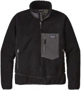 
Du:
Entdecke Die Patagonia Retro-X Weste Für Warme Abenteuer!-Wenn Die Temperaturen Sinken Und Die Natur In Ein Winterliches Wunderland Verwandelt Wird, Ist Es An Der Zeit, Sich Optimal Auszurüsten. Die Patagonia Retro-X Weste Ist Nicht Nur Ein Modisches Statement, Sondern Auch Der Perfekte Begleiter Für Alle, Die Das Abenteuer In Der Kälte Lieben. Egal, Ob Beim Wandern, Skifahren Oder Einfach Nur Bei Einem Gemütlichen Spaziergang Im Park – Diese Weste Verspricht Wärme Und Stil Zugleich. Lass Uns Gemeinsam Entdecken, Warum Die Patagonia Retro-X Weste Ein Absolutes Must-Have Für Die Kalten Tage Ist!

Entdecke Die Patagonia Retro-X Weste Für Kalte Tage!

Die Patagonia Retro-X Weste Ist Ein Wahres Meisterwerk Der Funktionalität Und Des Designs. Hergestellt Aus Recyceltem Polyester, Bietet Sie Nicht Nur Hervorragende Wärmeisolierung, Sondern Schont Auch Die Umwelt. Die Weiche, Flauschige Oberfläche Ist Angenehm Auf Der Haut Und Sorgt Dafür, Dass Du Dich Immer Wohlfühlst, Egal Wie Kalt Es Draußen Ist. Dank Der Winddichten Membran Bleibst Du Auch An Windigen Tagen Geschützt Und Kannst Dein Abenteuer Ohne Einschränkungen Genießen.

Ein Weiteres Highlight Der Retro-X Weste Sind Die Praktischen Taschen. Mit Zwei Handwärmertaschen Und Einer Brusttasche Hast Du Genug Platz Für Alle Wichtigen Utensilien – Sei Es Dein Smartphone, Eine Karte Oder Auch Ein Paar Snacks Für Unterwegs. Die Weste Ist Leicht Und Lässt Sich Problemlos Unter Einer Jacke Tragen, Was Sie Zu Einem Vielseitigen Kleidungsstück Für Jede Jahreszeit Macht. So Bist Du Bestens Gerüstet, Egal Wohin Dein Weg Dich Führt!

Was Die Retro-X Weste Zudem Auszeichnet, Ist Ihr Zeitloses Design. In Verschiedenen Farben Erhältlich, Passt Sie Perfekt Zu Jeder Outdoor-Bekleidung Und Kann Sowohl Sportlich Als Auch Lässig Kombiniert Werden. Egal, Ob Du Sie Beim Nächsten Gipfelsturm Oder Beim Entspannten Stadtbummel Trägst – Du Wirst Garantiert Bewundernde Blicke Ernten. Die Patagonia Retro-X Weste Ist Nicht Nur Funktional, Sondern Auch Ein Echtes Fashion-Highlight Für Kalte Tage!

Warm Und Stylisch: Deine Abenteuer Beginnen Hier!

Jetzt, Da Du Die Vorzüge Der Patagonia Retro-X Weste Kennst, Kannst Du Dir Sicher Vorstellen, Wie Viel Freude Du Beim Tragen Dieser Weste Haben Wirst! Sie Ist Nicht Nur Ideal Für Outdoor-Aktivitäten, Sondern Eignet Sich Auch Perfekt Für Einen Gemütlichen Abend Mit Freunden Oder Einen Entspannten Sonntag Im Café. Mit Der Retro-X Weste Bist Du Immer Stylish Und Warm Gekleidet, Egal Wo Du Bist. Lass Die Kalten Temperaturen Keine Ausrede Sein, Um Deine Abenteuerlust Zu Zügeln!

Die Vielseitigkeit Der Retro-X Weste Macht Sie Zum Perfekten Begleiter Für Jede Unternehmung. Stell Dir Vor, Wie Du Bei Deinem Nächsten Winterausflug Mit Freunden Die Verschneiten Landschaften Erkundest – Eingekuschelt In Die Kuschelige Weste, Während Der Kalte Wind Um Dich Herum Pfeift. Oder Vielleicht Bist Du Auf Dem Weg Zu Einem Musikfestival Im Freien? Die Weste Sorgt Nicht Nur Für Wärme, Sondern Ist Auch Ein Modischer Eyecatcher, Der Deinem Look Das Gewisse Etwas Verleiht!

Abenteuerlustige Menschen Wissen, Wie Wichtig Die Richtige Ausrüstung Ist. Mit Der Patagonia Retro-X Weste Bist Du Bestens Ausgestattet, Um Den Herausforderungen Des Winters Zu Trotzen Und Gleichzeitig Deinen Persönlichen Stil Auszudrücken. Also Schnapp Dir Deine Weste, Pack Deine Abenteuerlust Ein Und Mach Dich Bereit Für Unvergessliche Erlebnisse In Der Kalten Jahreszeit!

Die Patagonia Retro-X Weste Ist Viel Mehr Als Nur Ein Kleidungsstück – Sie Ist Ein Begleiter Für All Deine Winterlichen Abenteuer! Sie Vereint Wärme, Stil Und Funktionalität Auf Perfekte Weise, Sodass Du Dich In Jeder Situation Wohlfühlen Kannst. Mach Dich Bereit, Die Winterlandschaft Zu Erkunden, Während Du Gleichzeitig Gut Aussiehst. Lass Die Kalten Tage Kommen, Denn Mit Der Retro-X Weste Bist Du Für Alles Gerüstet!