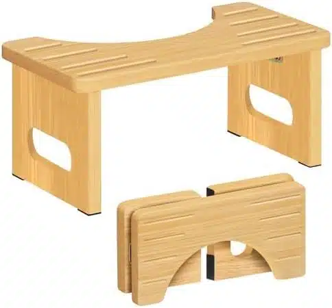 	Zusammengeklappter Toilettenhocker Für Platzsparende Aufbewahrung