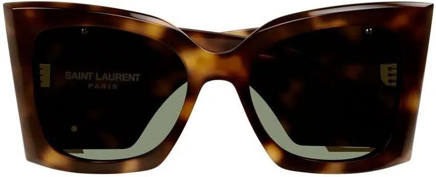 Frau Trägt Sonnenbrille Bei Sonnenschein