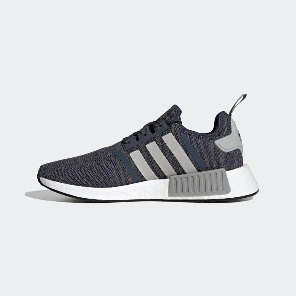 Streetstyle-Outfit Mit Jeans Und Den Eqt Gazelle Sneakers Kombiniert