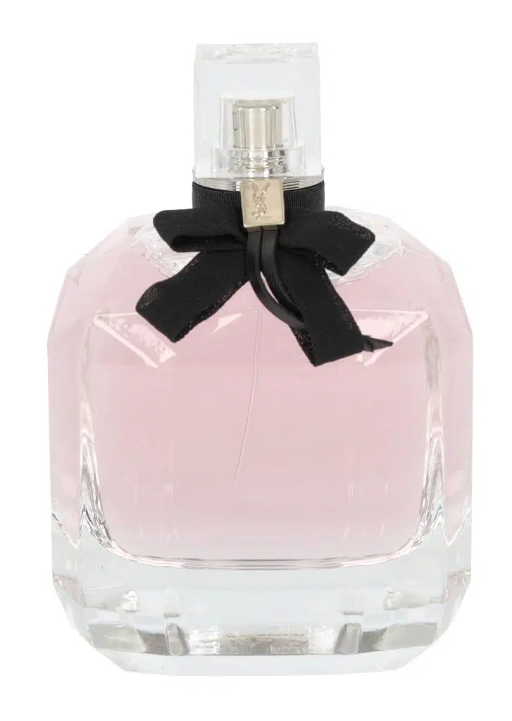 Frau Sprüht Parfum Auf Ihr Handgelenk