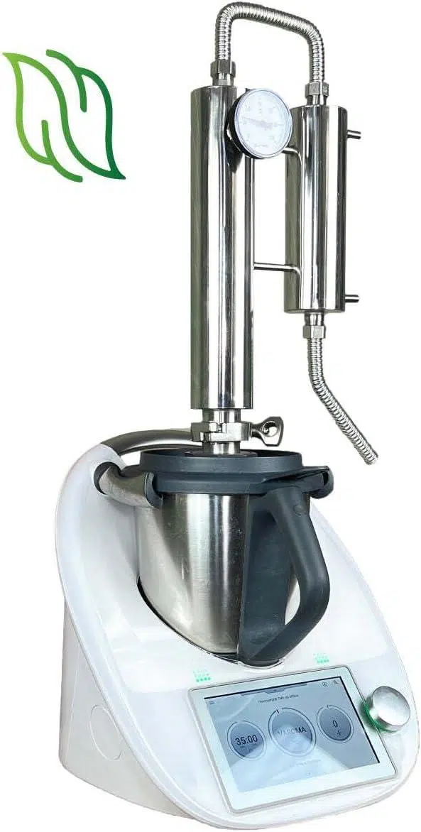 Selbst Hergestelltes Hydrolat Mit Der Destillieranlage
