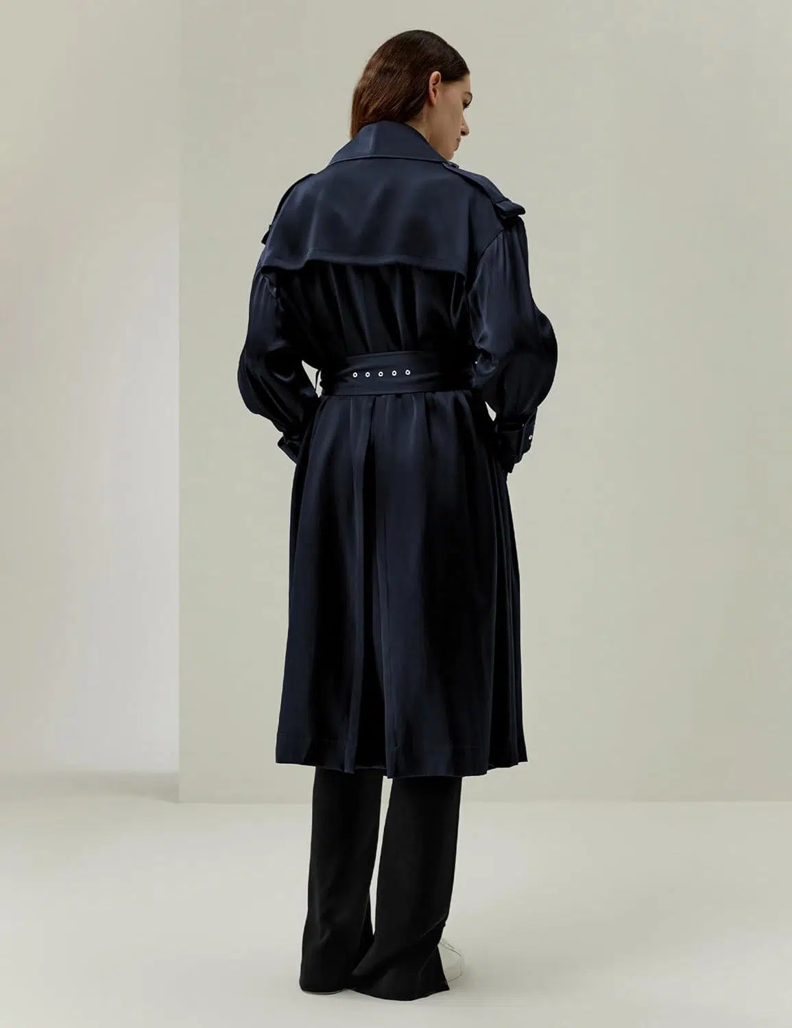 Eleganz Trifft Komfort: Unser Test Des Lilysilk Seiden-Trenchcoats