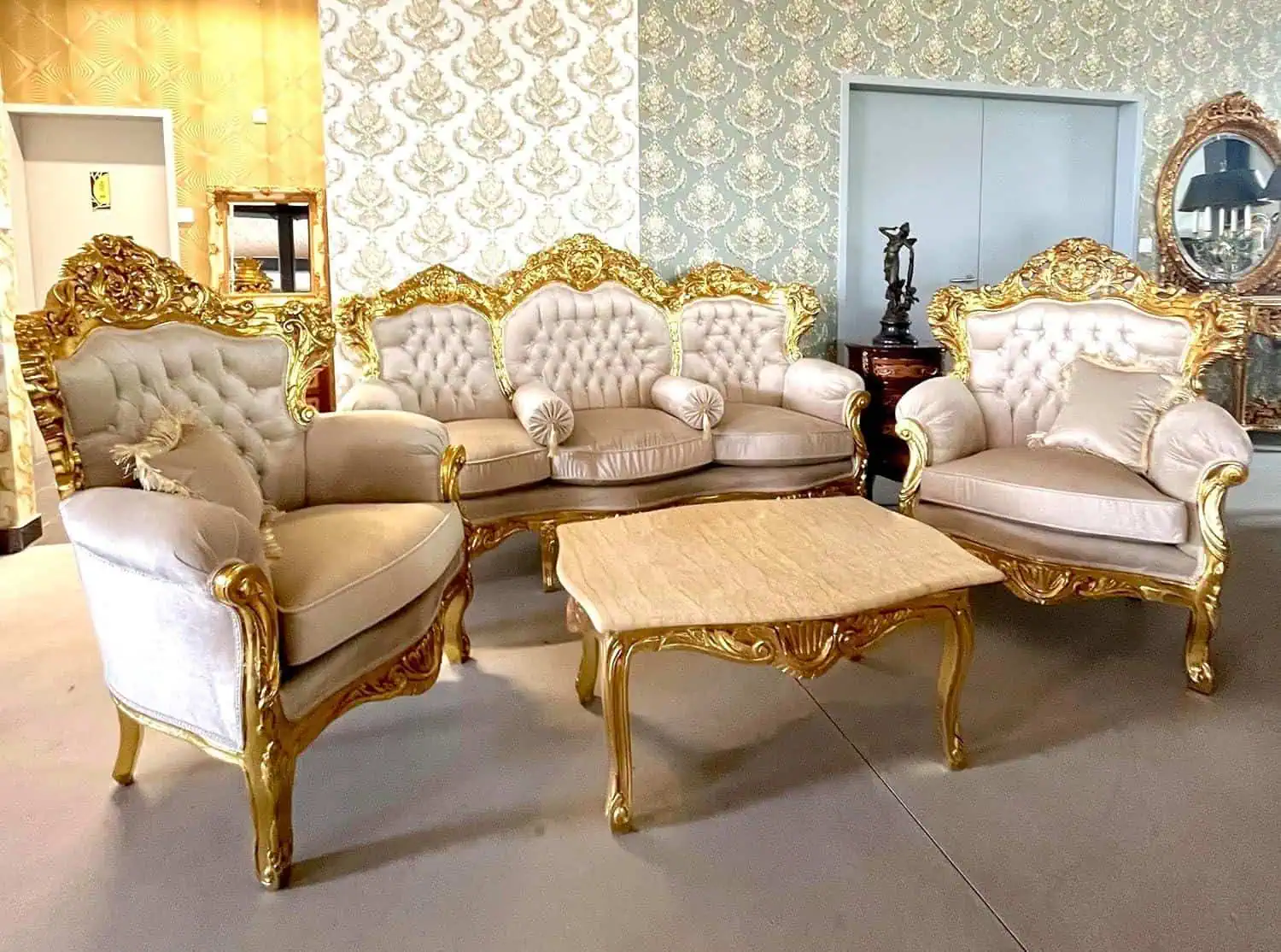 Unser Erleben: Eleganz mit dem Beige Rococo Sofa Set
