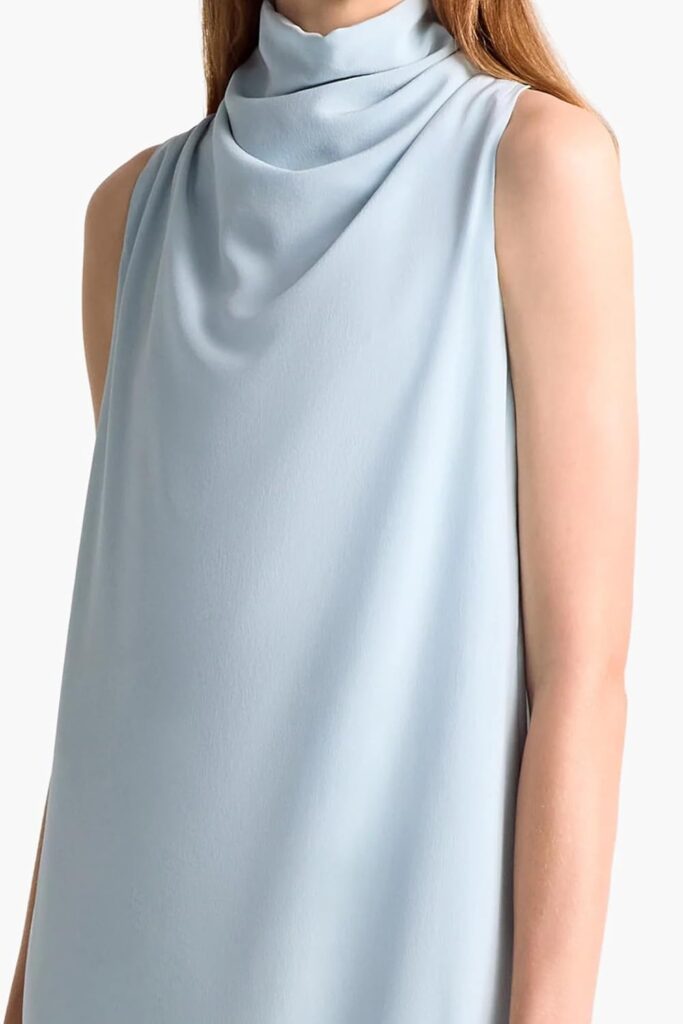 ✨ Altuzarra Noor Dress – Exklusives Seidenkleid für stilbewusste Frauen 3 Elegantes Styling mit dem Altuzarra Noor Dress bei einer Gala
