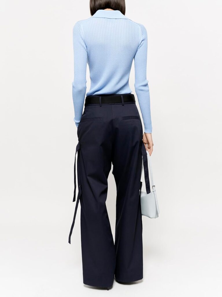 EUDON CHOI Yva Trousers – Dein stilvolles Statement 👖✨ 5 Detailaufnahme Der Eudon Choi Yva Trousers – Verstellbare Seitenbänder Und Strukturierter Stoff